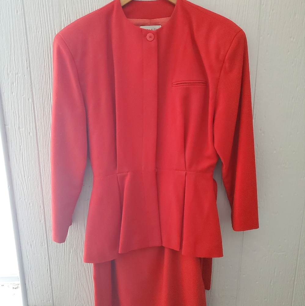 Vintage Tahari 2pc suit Red jacket and full skirt womens size 12